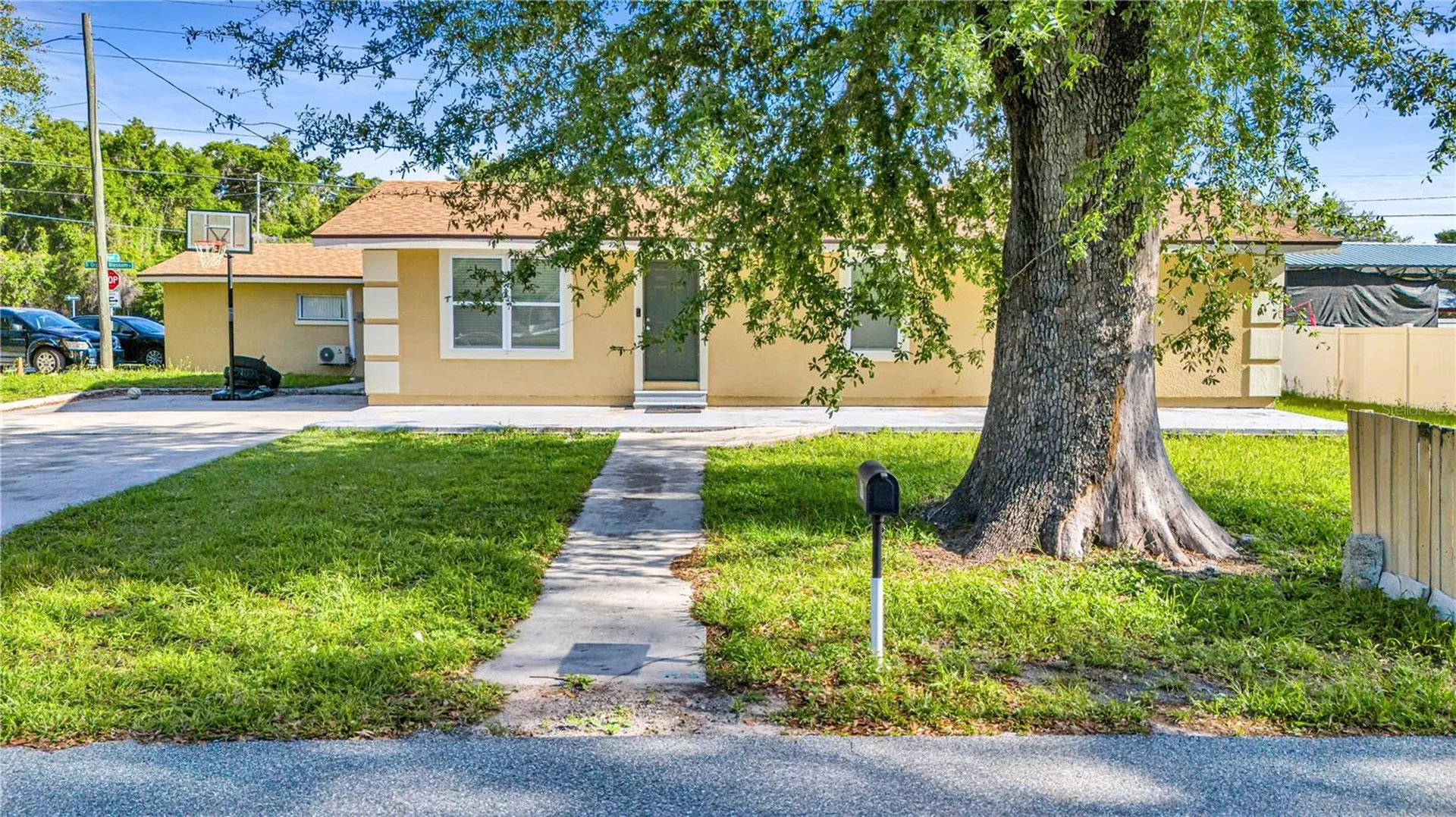 4325 Lake Avenue Kissimmee FL 34746