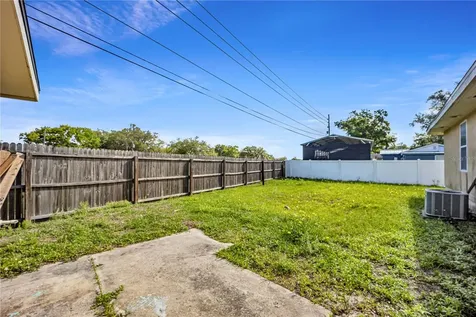 4325 Lake Avenue Kissimmee FL 34746