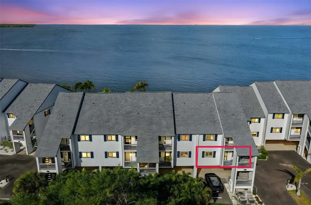 812 Bahia Del Sol Drive Ruskin FL 33570