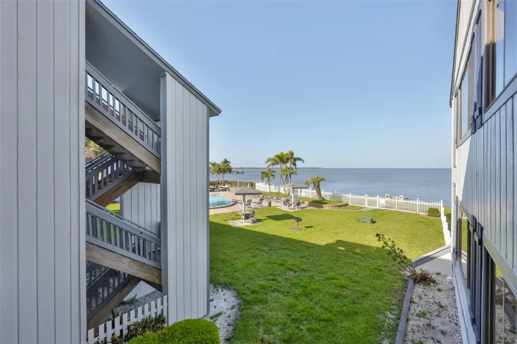 812 Bahia Del Sol Drive Ruskin FL 33570