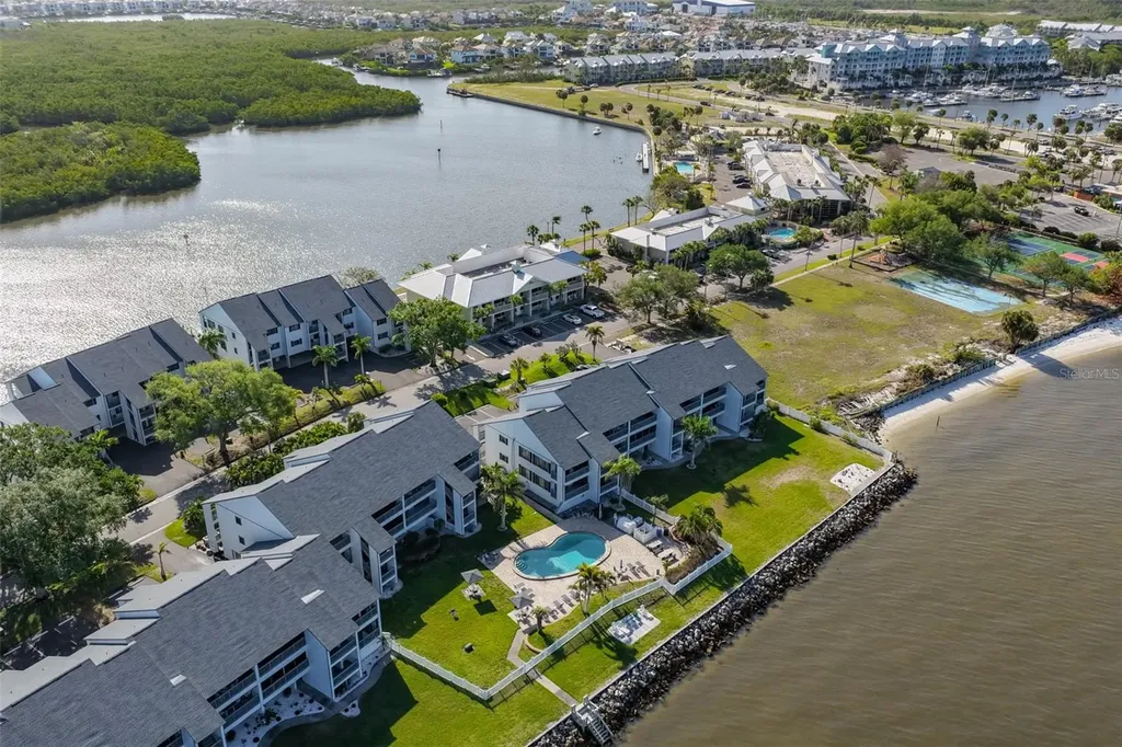 812 Bahia Del Sol Drive Ruskin FL 33570