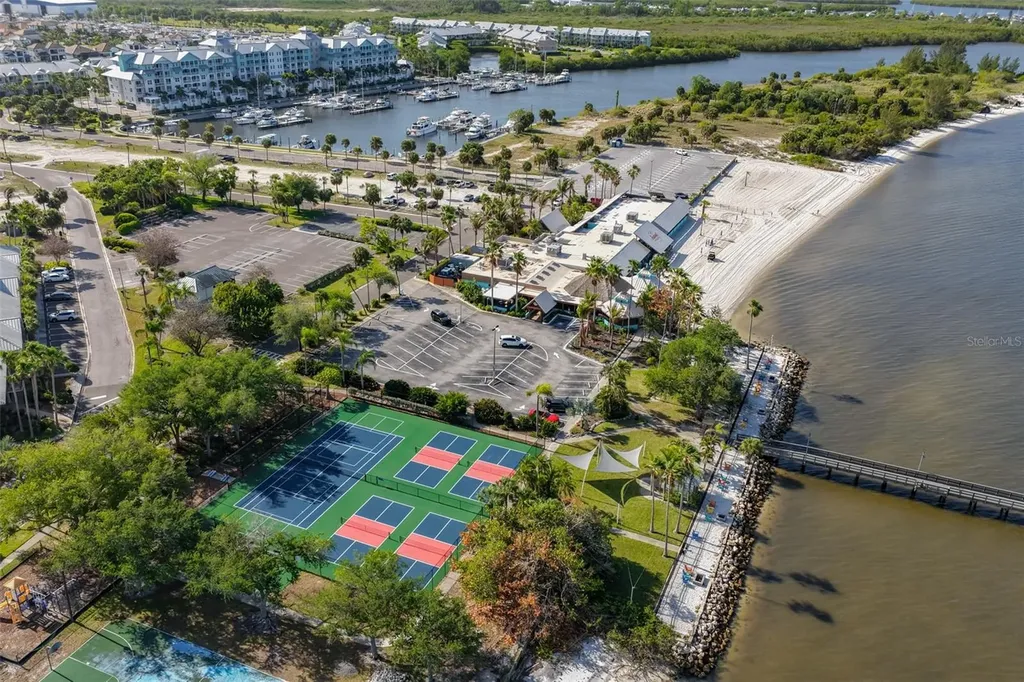 812 Bahia Del Sol Drive Ruskin FL 33570