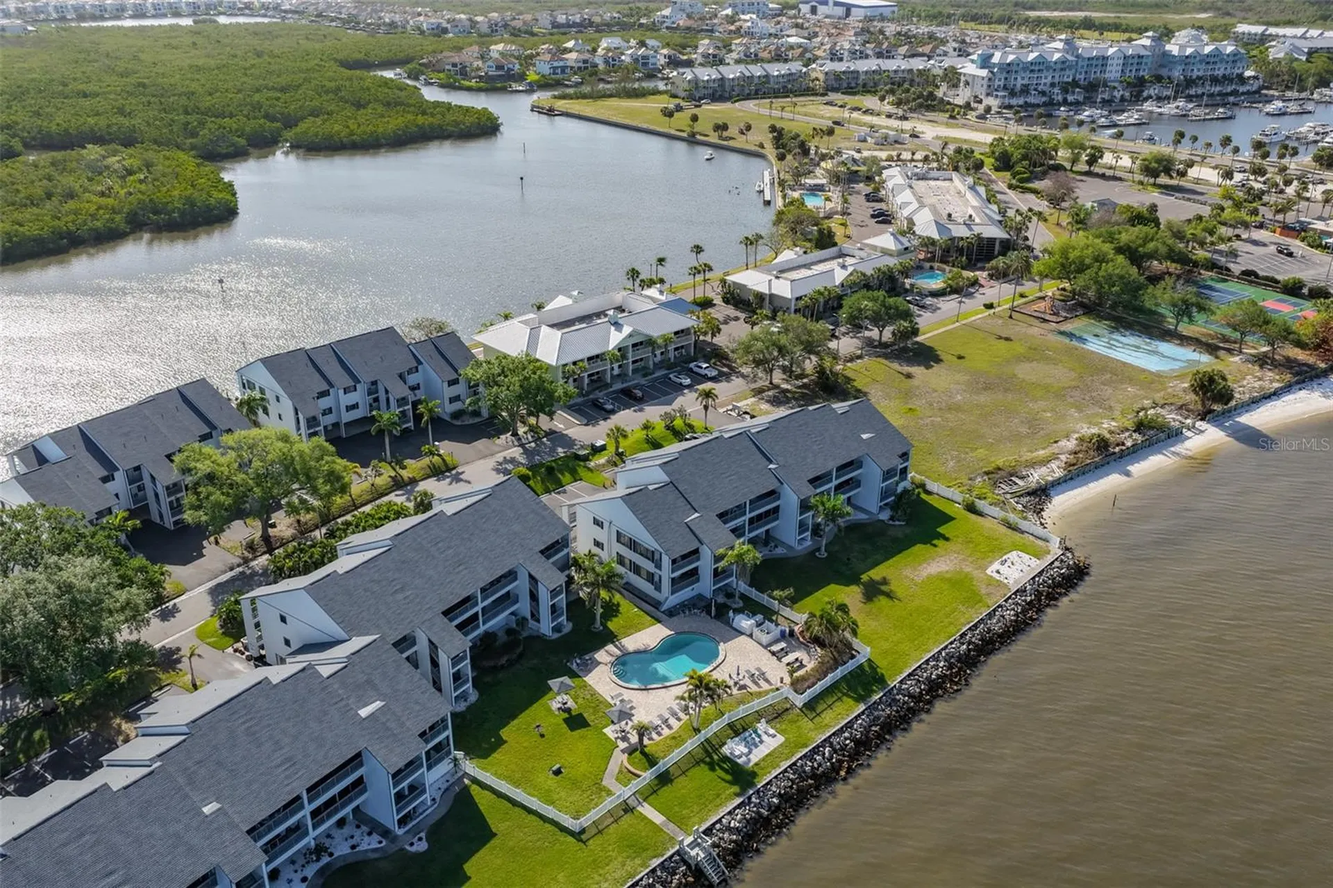 812 Bahia Del Sol Drive Ruskin FL 33570