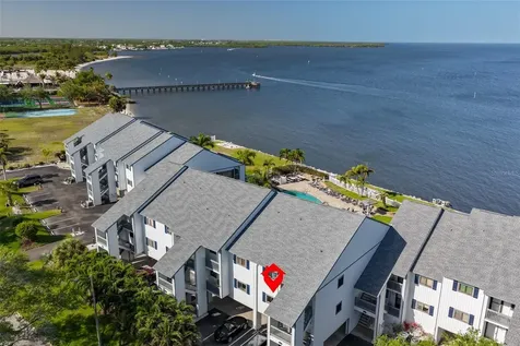 812 Bahia Del Sol Drive Ruskin FL 33570