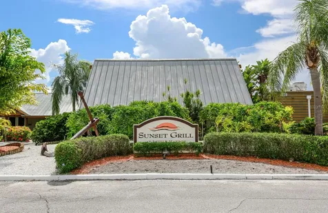 812 Bahia Del Sol Drive Ruskin FL 33570