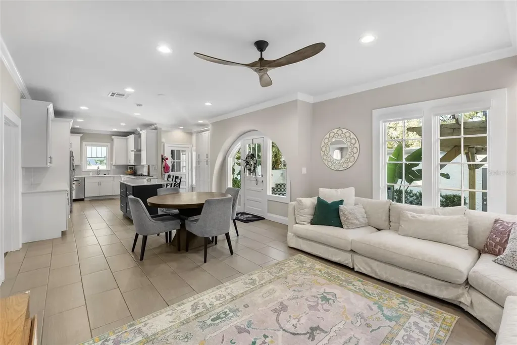 2943 W Bayshore Court Tampa FL 33611