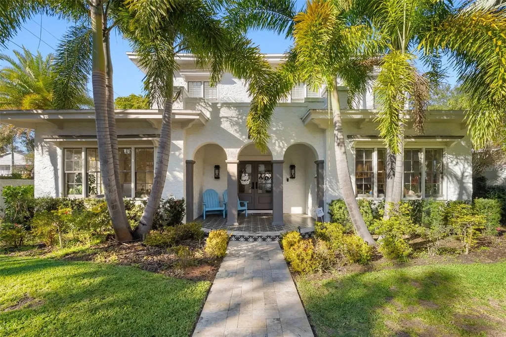 2943 W Bayshore Court Tampa FL 33611