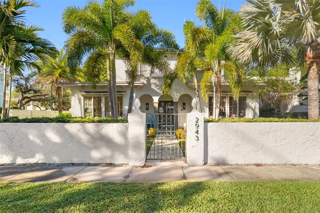 2943 W Bayshore Court Tampa FL 33611