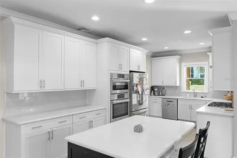 2943 W Bayshore Court Tampa FL 33611
