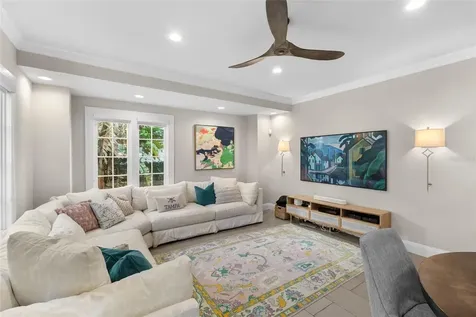 2943 W Bayshore Court Tampa FL 33611