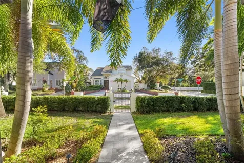 2943 W Bayshore Court Tampa FL 33611