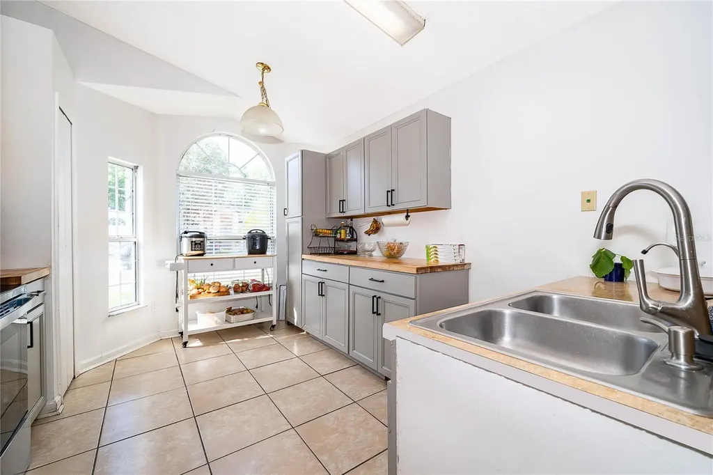 1717 Chatham Circle Apopka FL 32703