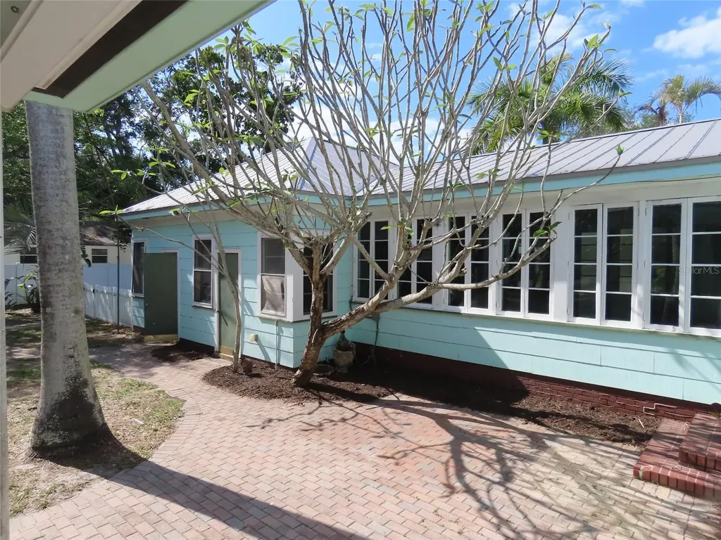 408 27th Street W Bradenton FL 34205