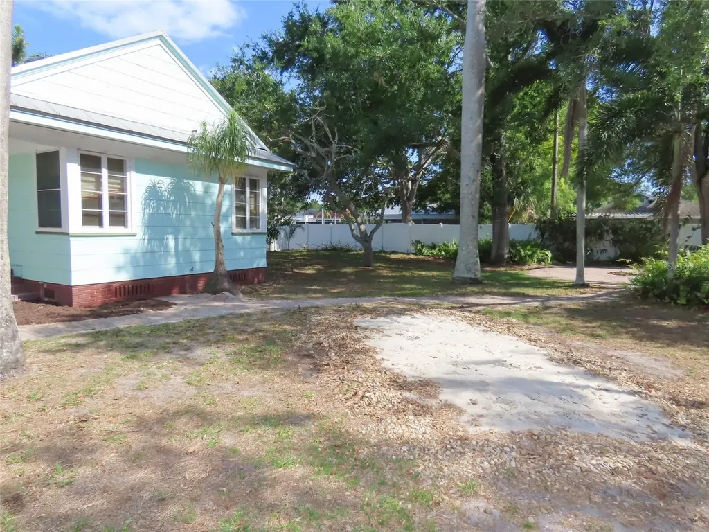 408 27th Street W Bradenton FL 34205