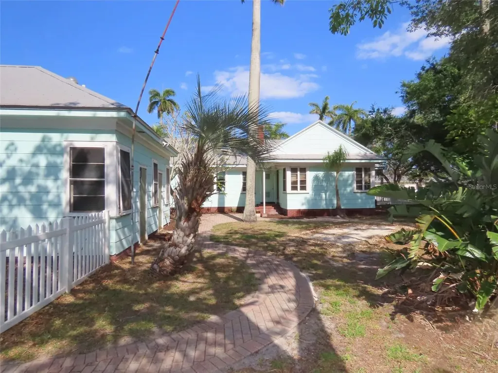 408 27th Street W Bradenton FL 34205