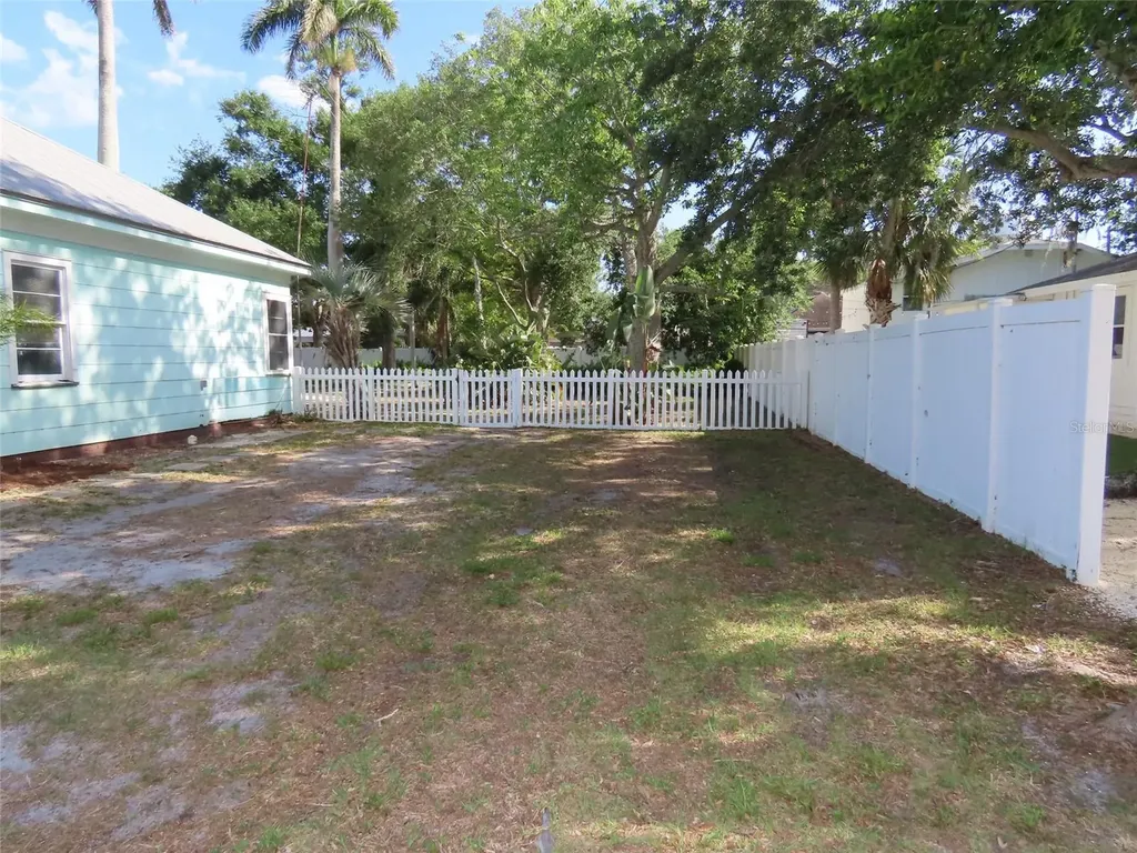 408 27th Street W Bradenton FL 34205