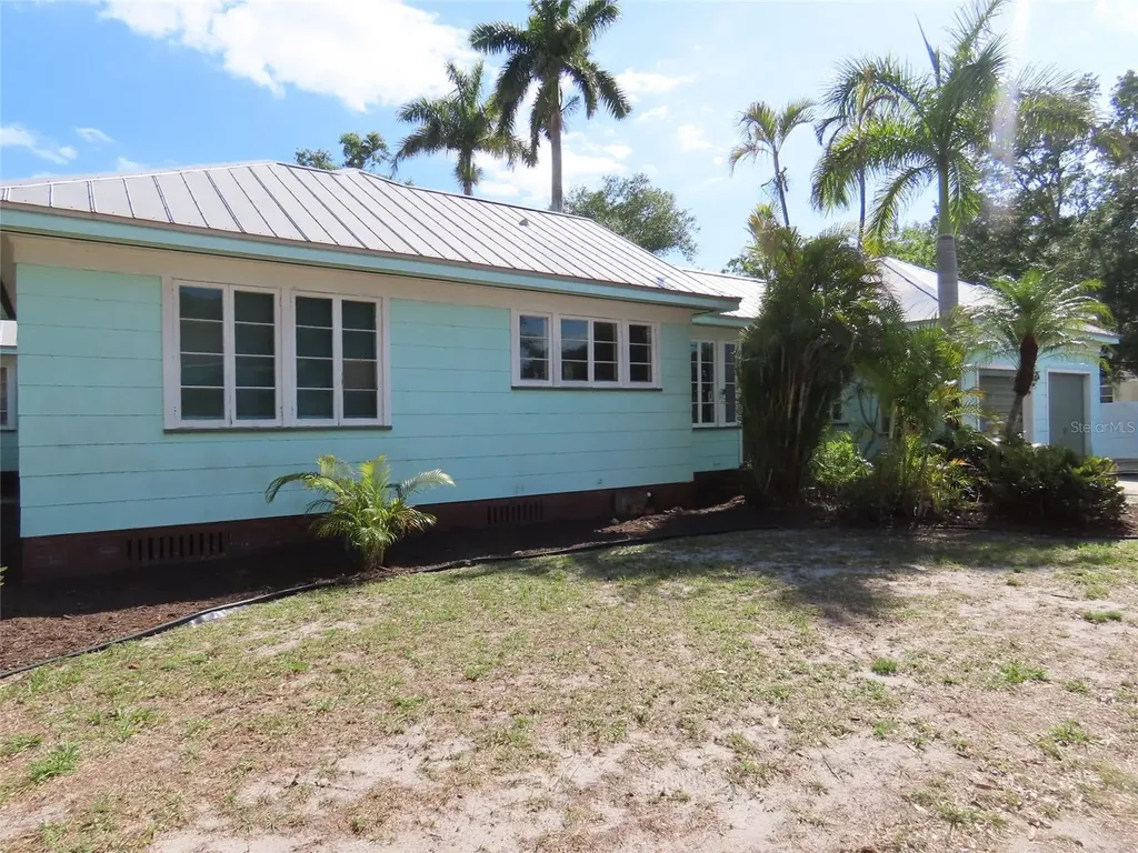 408 27th Street W Bradenton FL 34205