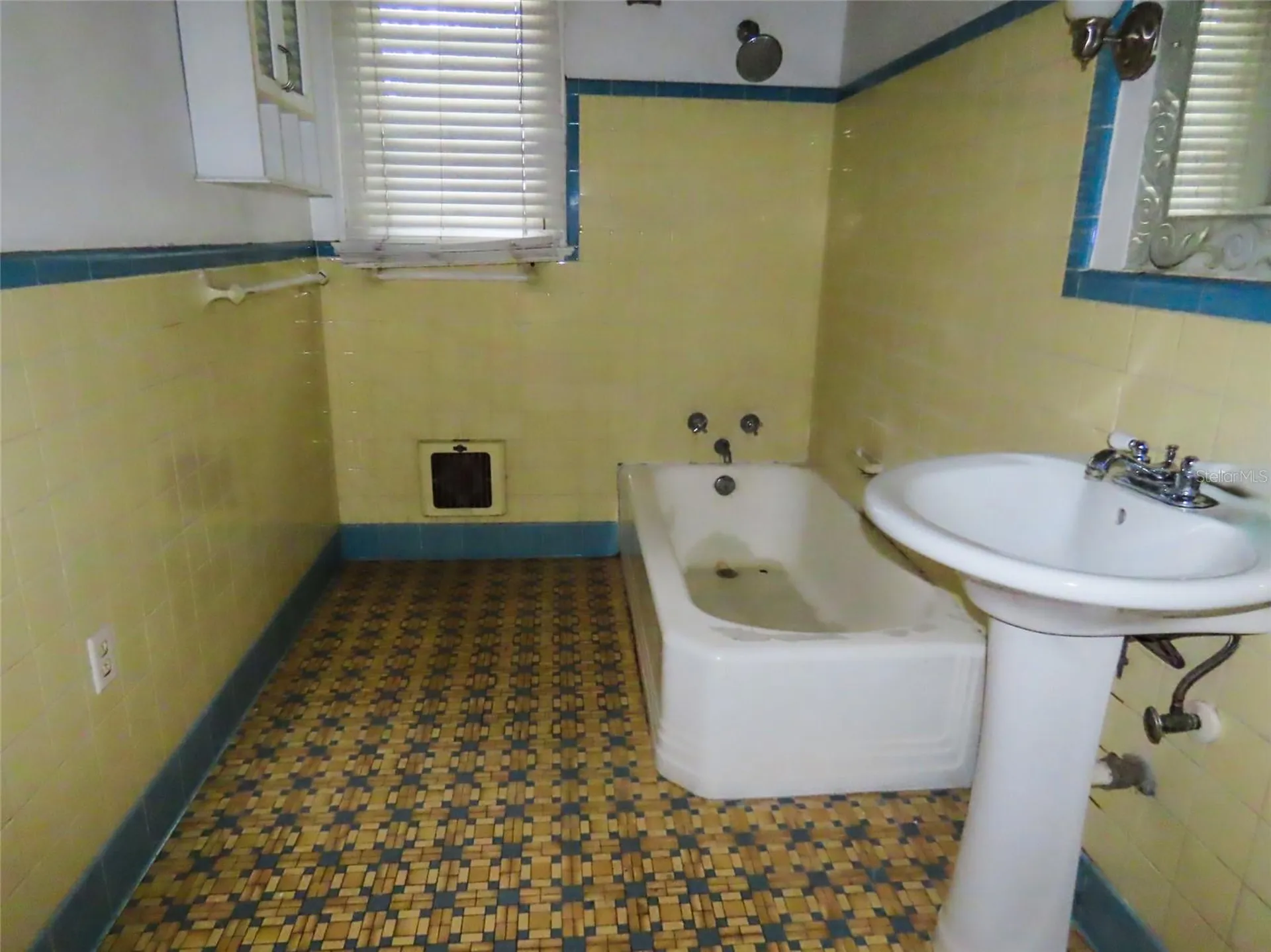 408 27th Street W Bradenton FL 34205