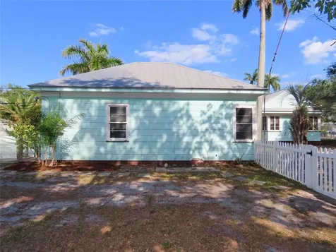 408 27th Street W Bradenton FL 34205