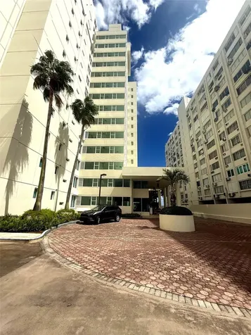 7063 Avenue Los Gobernadores Carolina PR 00979