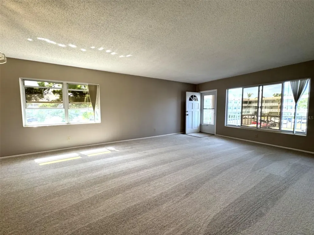 2402 Ecuadorian Way Clearwater FL 33763