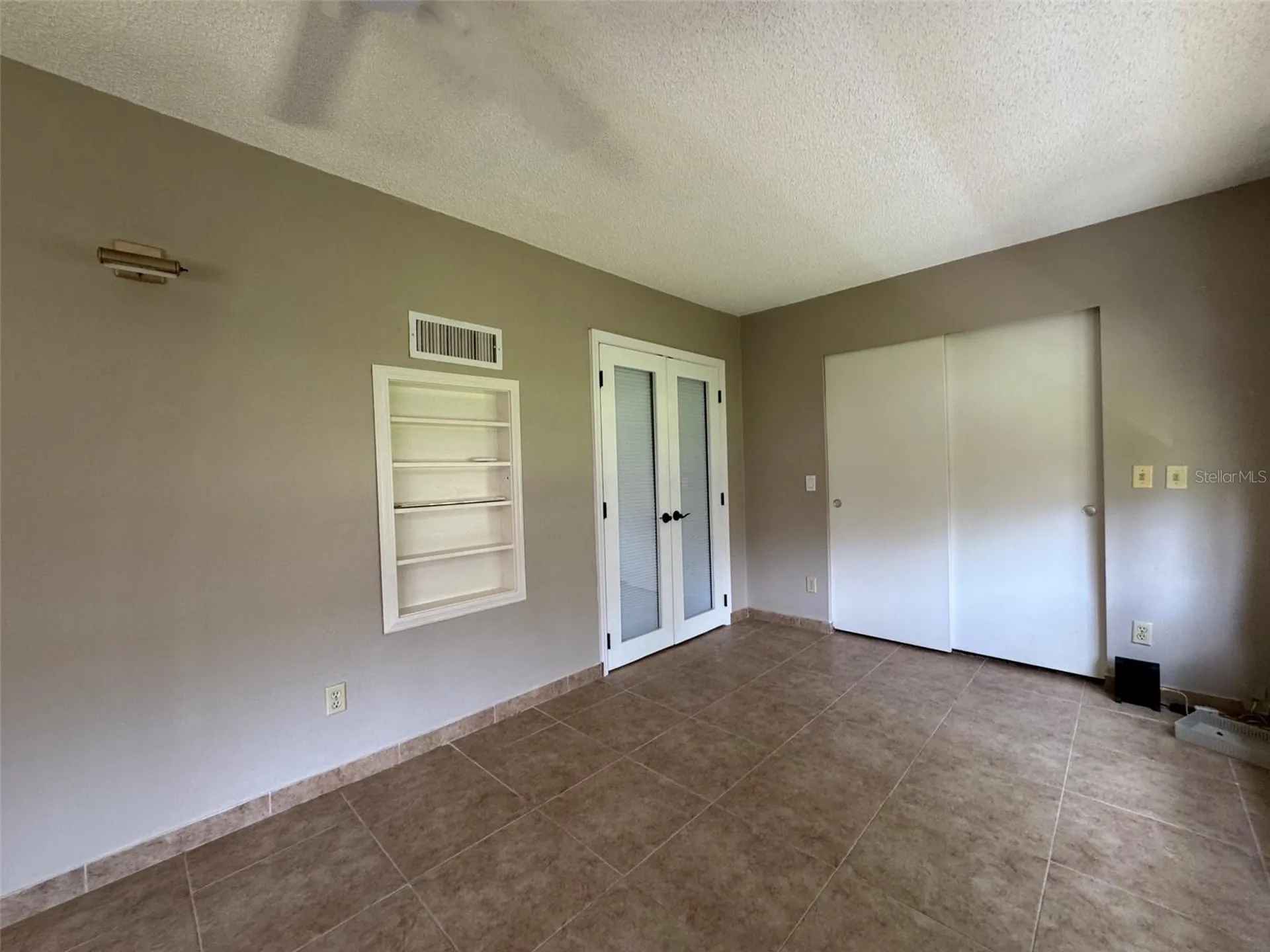 2402 Ecuadorian Way Clearwater FL 33763