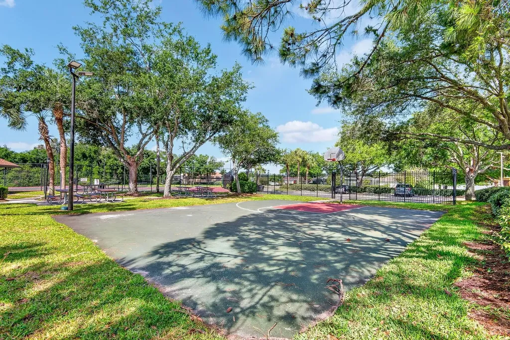 4913 72nd Court E Bradenton FL 34203