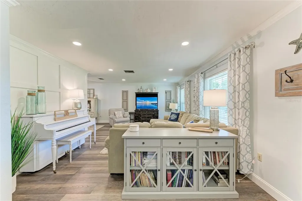 1907 37th Street W Bradenton FL 34205