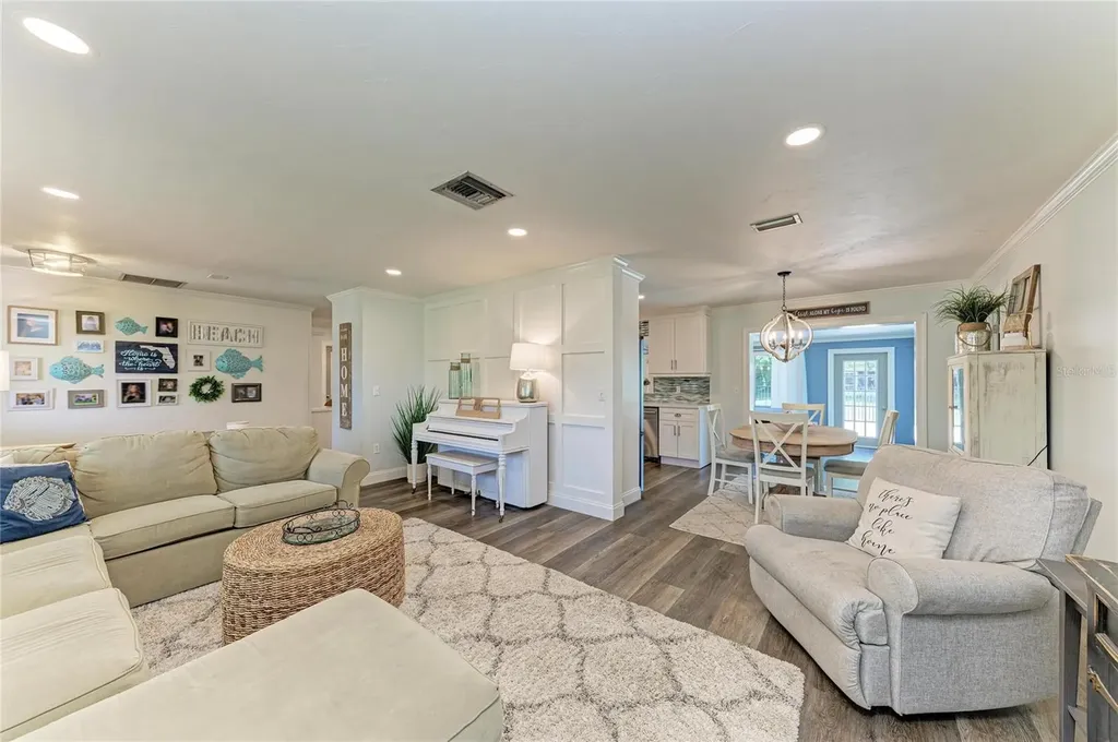 1907 37th Street W Bradenton FL 34205