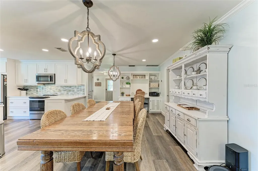 1907 37th Street W Bradenton FL 34205
