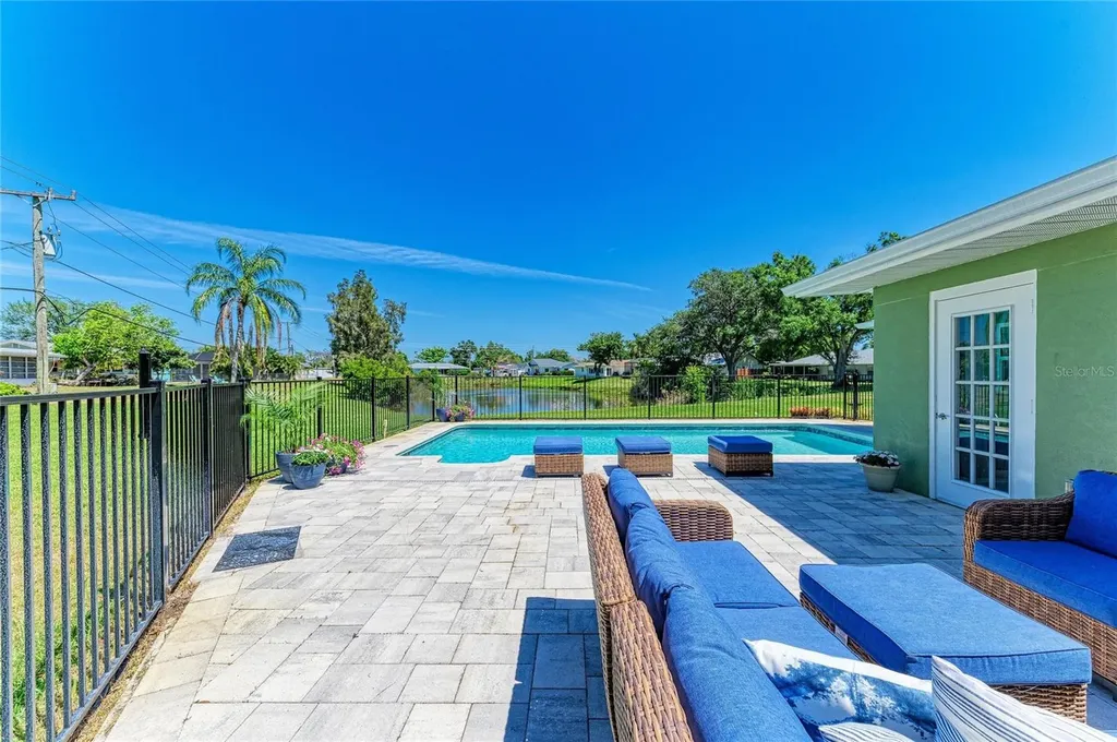 1907 37th Street W Bradenton FL 34205