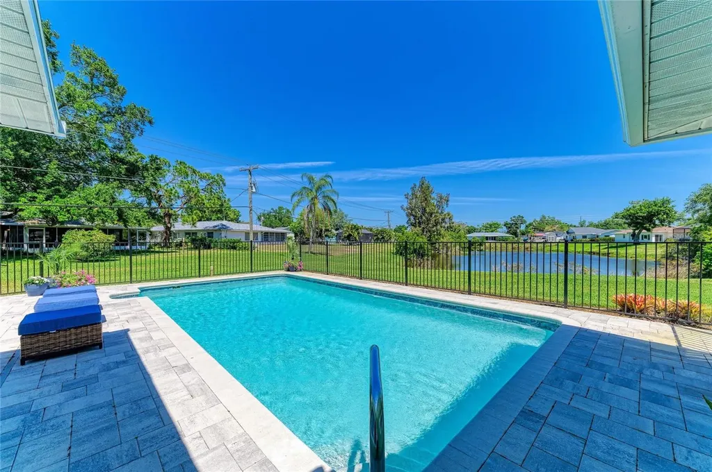 1907 37th Street W Bradenton FL 34205
