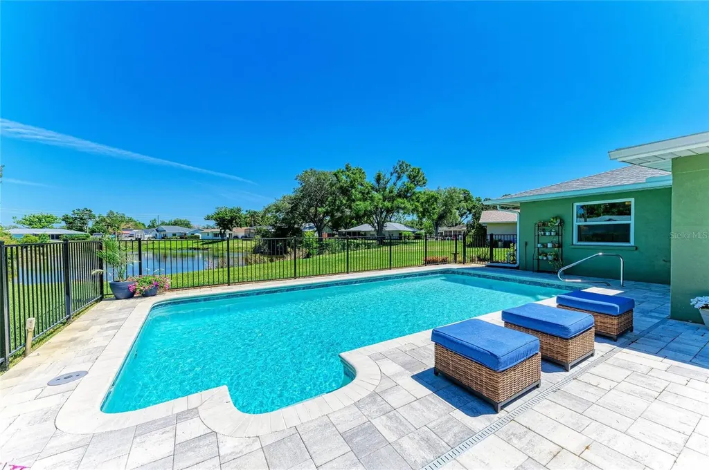 1907 37th Street W Bradenton FL 34205