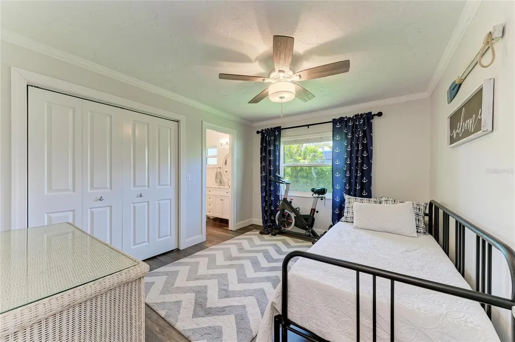 1907 37th Street W Bradenton FL 34205