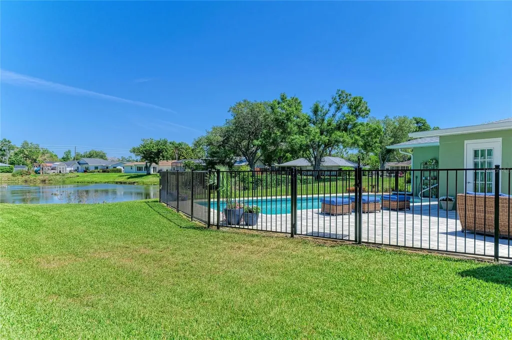 1907 37th Street W Bradenton FL 34205