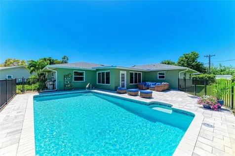 1907 37th Street W Bradenton FL 34205
