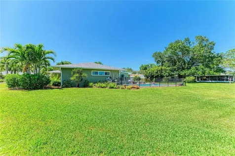 1907 37th Street W Bradenton FL 34205