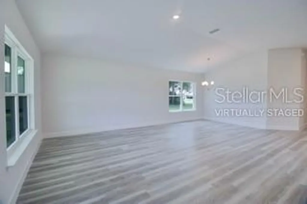 1827 N Roberts Trail Bell FL 32619