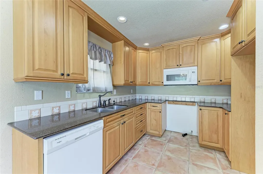 903 Plum Tree Lane Sarasota FL 34243