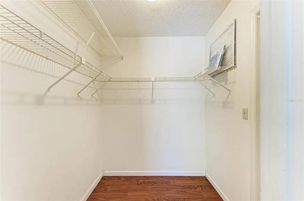 903 Plum Tree Lane Sarasota FL 34243
