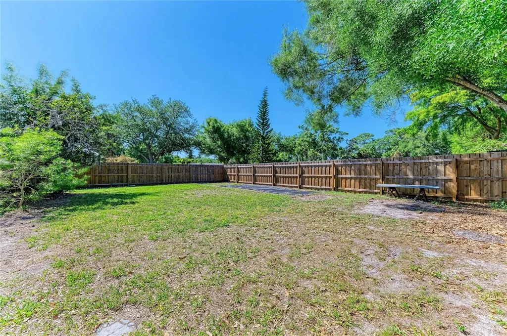 903 Plum Tree Lane Sarasota FL 34243