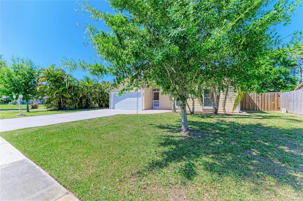 903 Plum Tree Lane Sarasota FL 34243