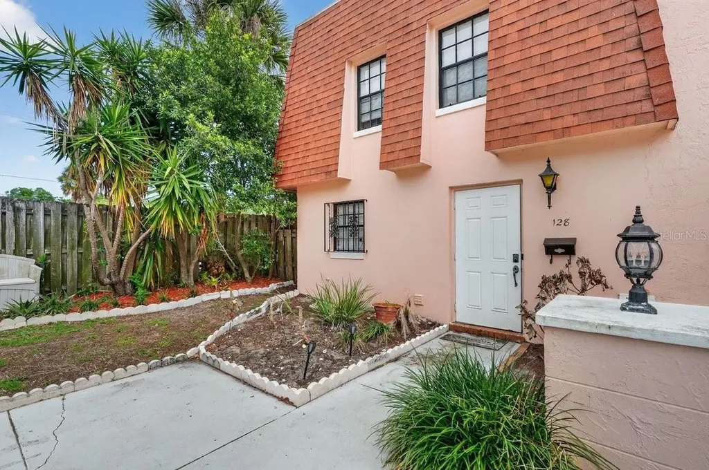 128 Mitchell Place Daytona Beach FL 32118