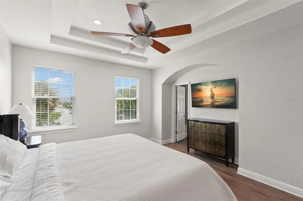 24 Mangrove Point St Petersburg FL 33705