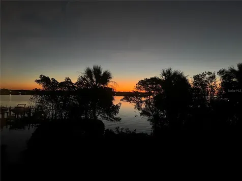 24 Mangrove Point St Petersburg FL 33705