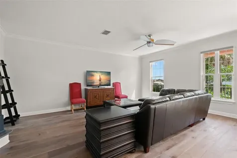 24 Mangrove Point St Petersburg FL 33705