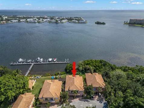 24 Mangrove Point St Petersburg FL 33705
