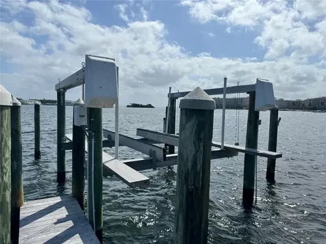 24 Mangrove Point St Petersburg FL 33705