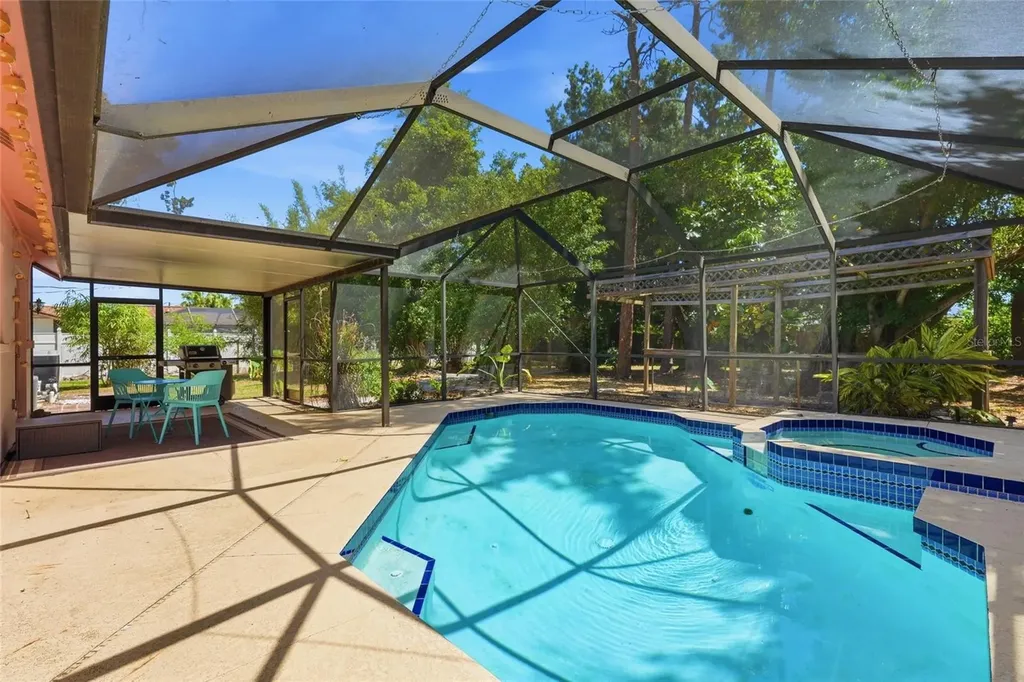 4701 Atlantic Avenue Sarasota FL 34233