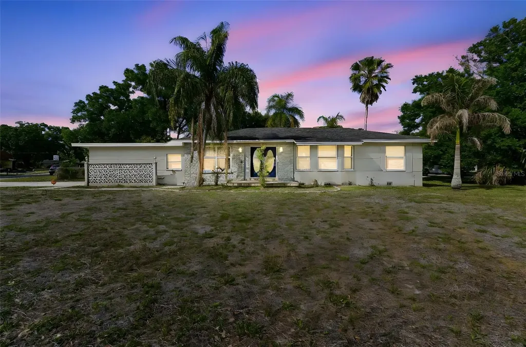 2301 W Eldred Drive Tampa FL 33603